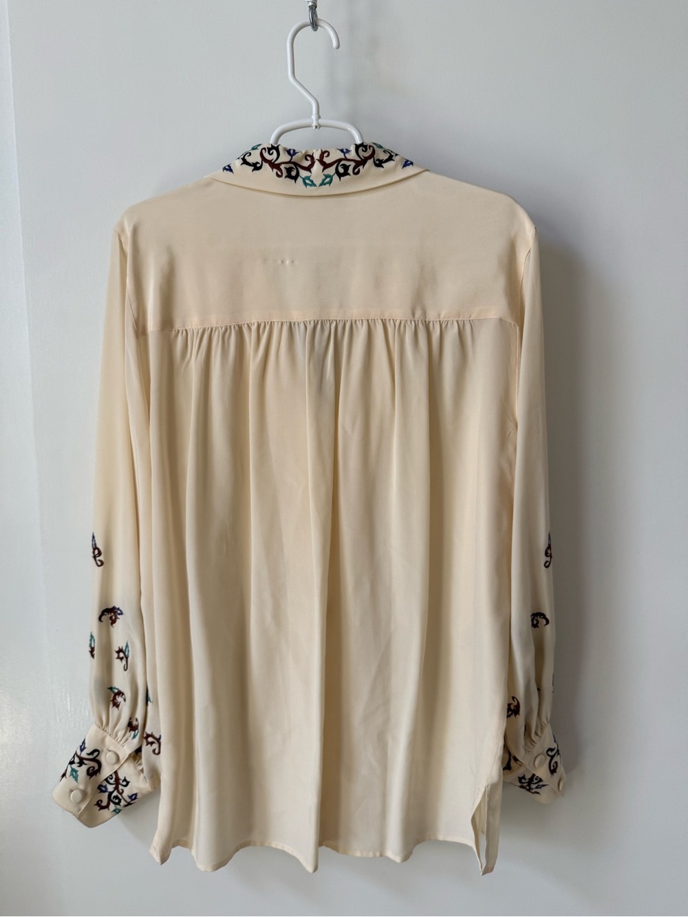 100% Silk Diane von Furstenberg Vine Embroidered Button Down Blouse in Cream - Picture 5 of 13